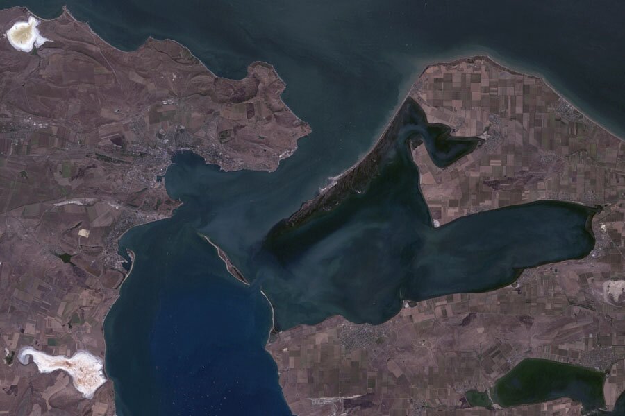 Остров Тузла. Вид со спутника